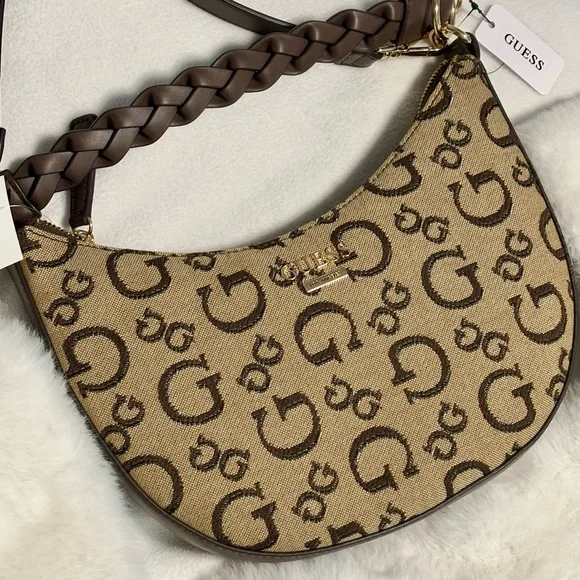 Guess - Picture 5 of 11